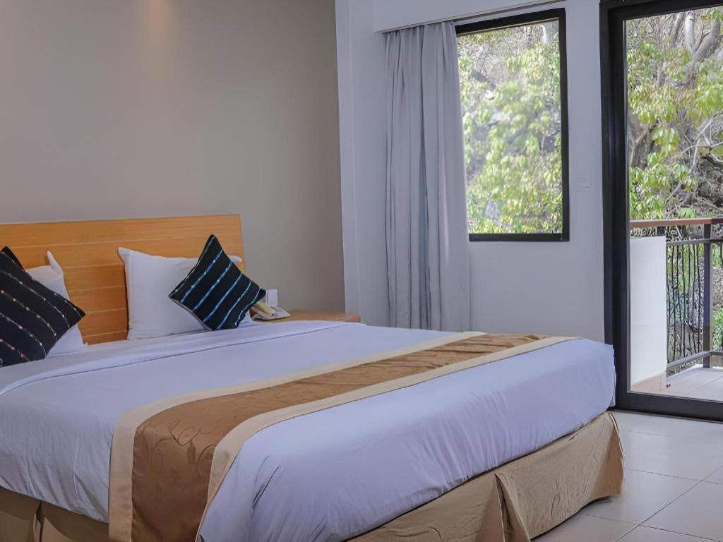 ลาพริม่า โฮเต็ล Hotel ลาบวนบาโจ ภายนอก รูปภาพ