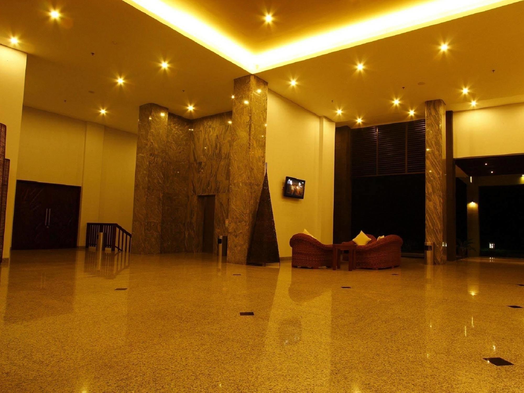 ลาพริม่า โฮเต็ล Hotel ลาบวนบาโจ ภายนอก รูปภาพ